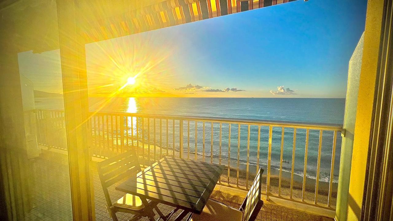 Seaviews By Jenni Menton, La Suite, Superbe Front De Mer, Top Emplacement Avec Terrasse Et Parking! Eksteriør billede