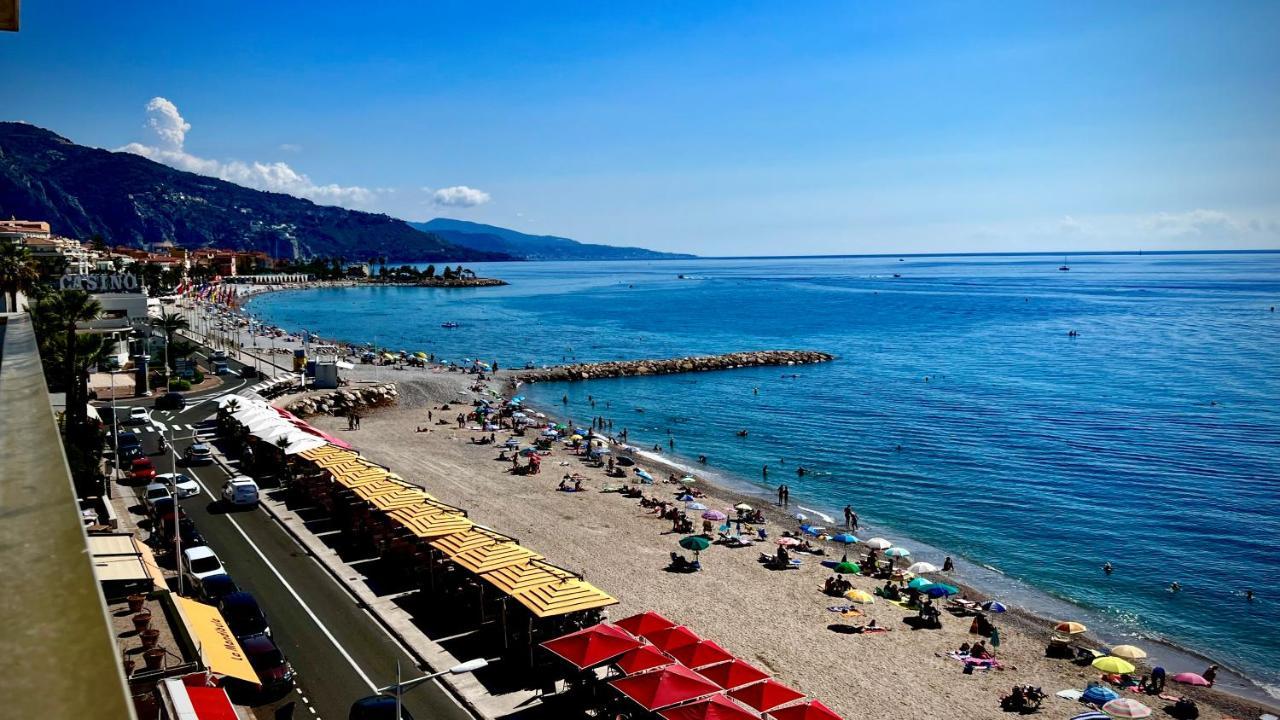 Seaviews By Jenni Menton, La Suite, Superbe Front De Mer, Top Emplacement Avec Terrasse Et Parking! Eksteriør billede