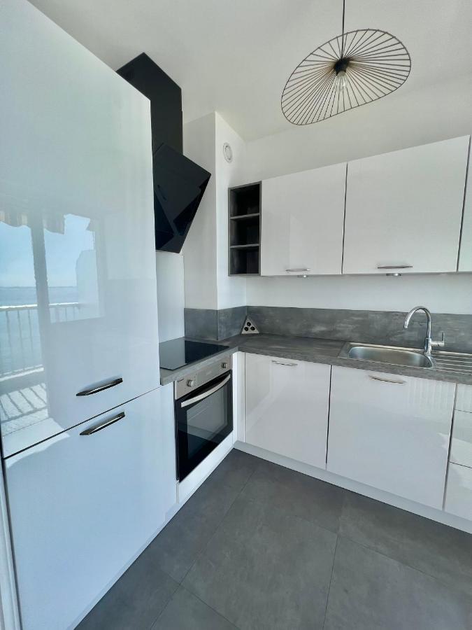 Seaviews By Jenni Menton, La Suite, Superbe Front De Mer, Top Emplacement Avec Terrasse Et Parking! Eksteriør billede