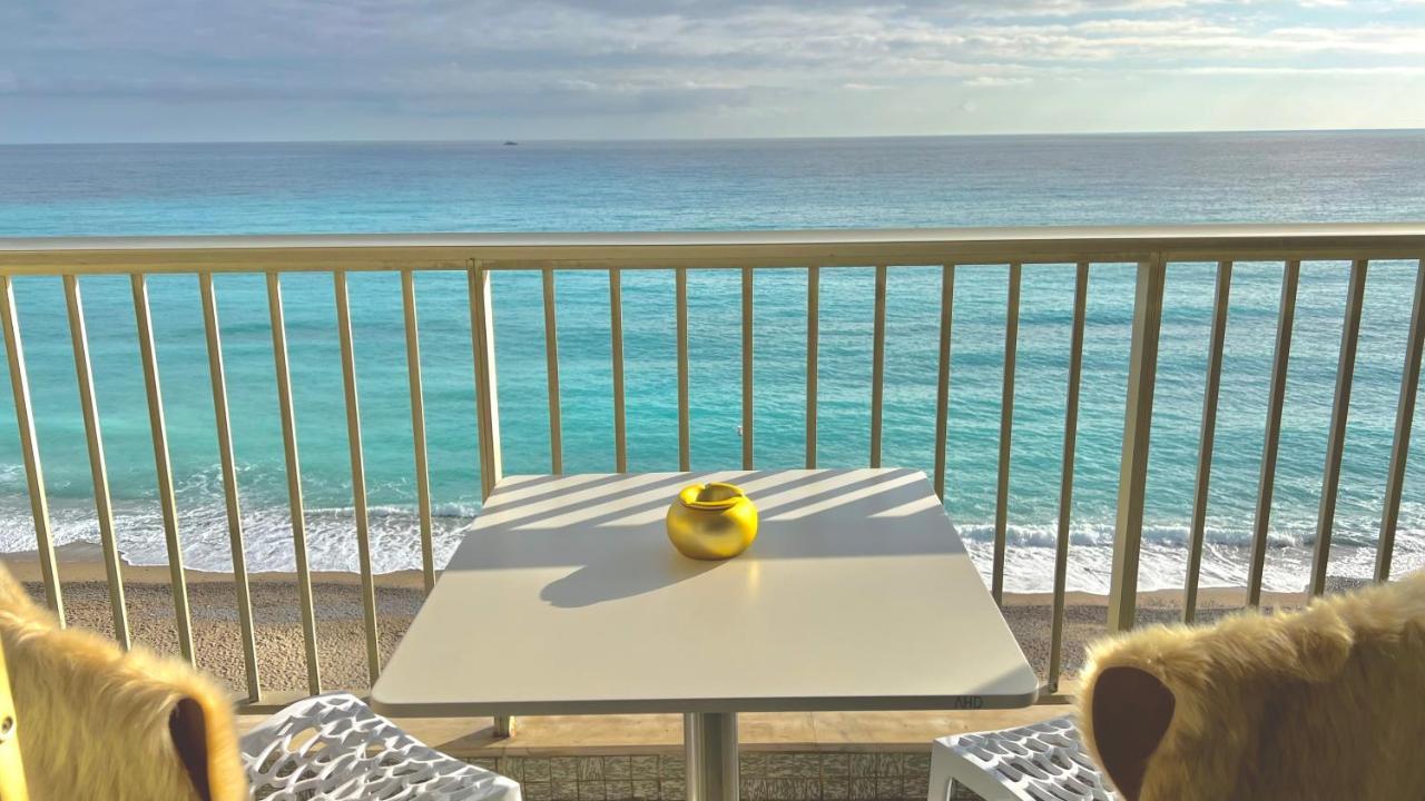 Seaviews By Jenni Menton, La Suite, Superbe Front De Mer, Top Emplacement Avec Terrasse Et Parking! Eksteriør billede