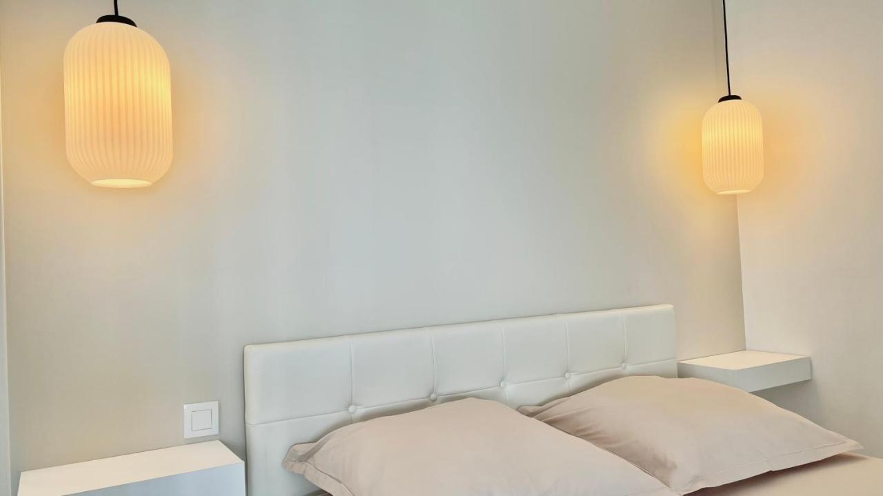 Seaviews By Jenni Menton, La Suite, Superbe Front De Mer, Top Emplacement Avec Terrasse Et Parking! Eksteriør billede