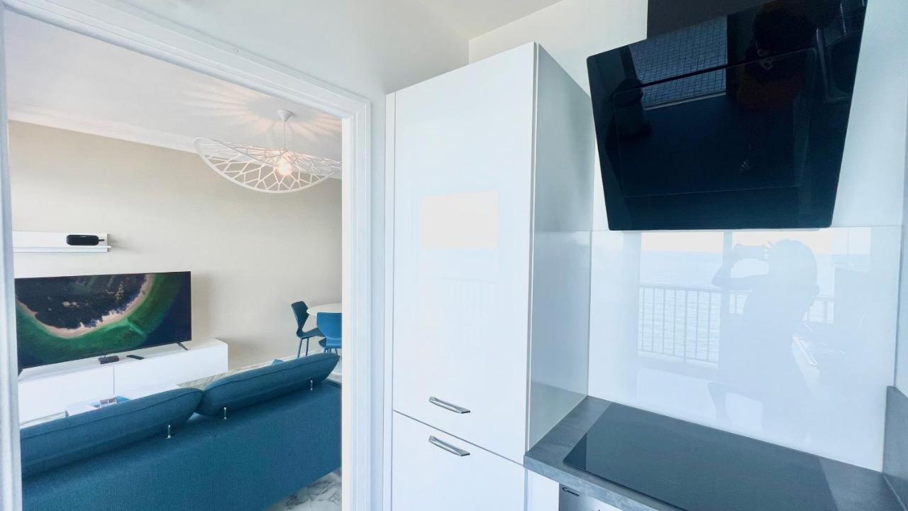 Seaviews By Jenni Menton, La Suite, Superbe Front De Mer, Top Emplacement Avec Terrasse Et Parking! Eksteriør billede